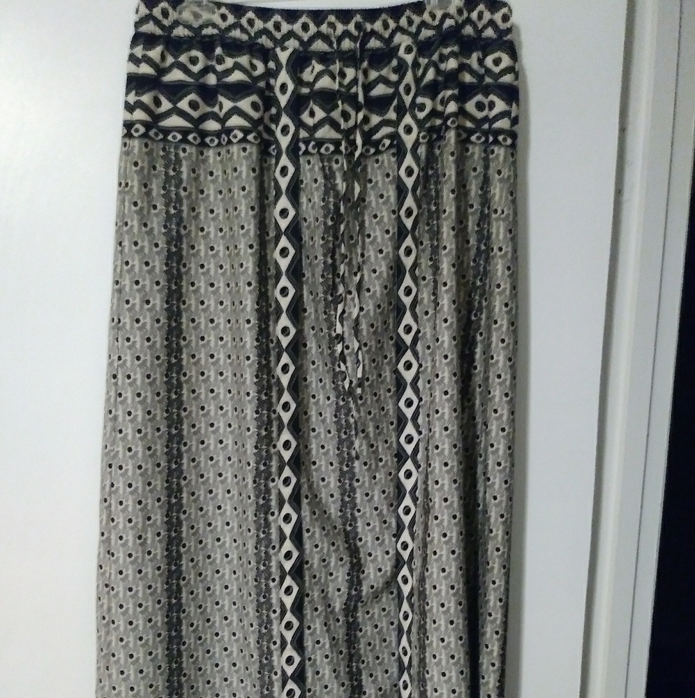 Skirt - Picture 2 of 3